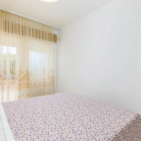 Desiree Apartment *